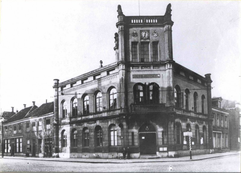 Langestraat 38 met leeuwen op oude stadhuis 1925.jpg