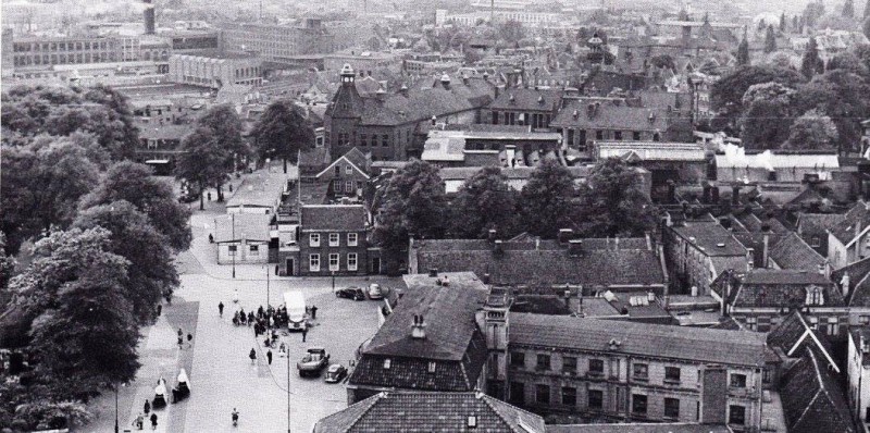 Windbrugplein nu van Loenshof hoek Zuiderhagen rechts Bloemendaalschool 1950.jpg