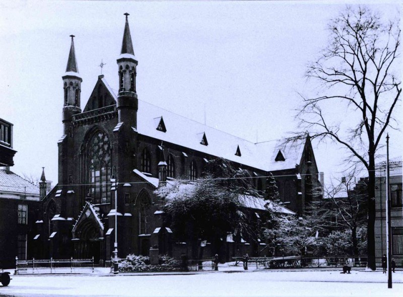 Markt 1 winterfoto van R.K. Kerk Jacobus de Meerdere ca 1931.jpg