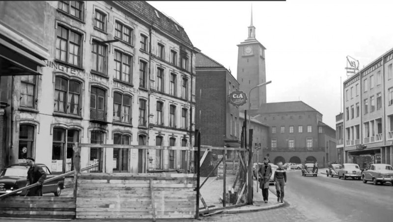 Van Loenshof 12 vroeger Windbrugplein 12 pakhuis Jannink wordt gesloopt.jpg