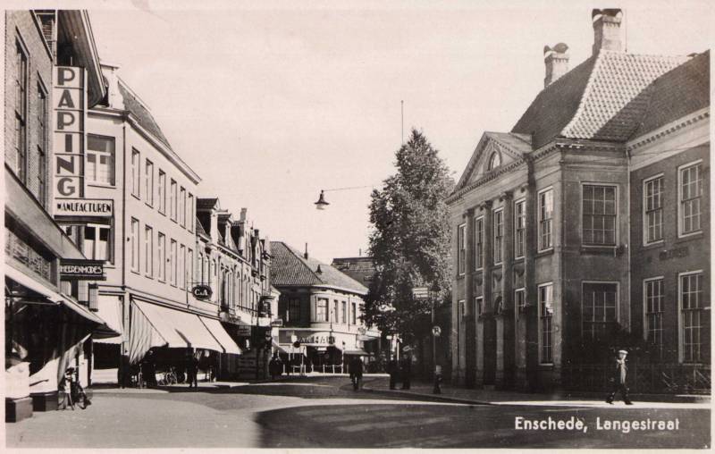 Langestraat 9 Rechts het Blijdensteinhuis voor de 2e wereldoorlog in gebruik als de bibliotheek.jpg