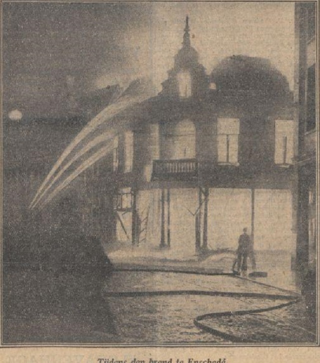 Haverstraat 1 hoek Langestraat brand panden schoenenzaak  krantenfoto Alg. Handelsblad 27-12-1929.jpg