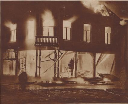 Haverstraat 1 hoek Langestraat  Presburg Schoenen in brand kerstnacht 1929.jpg