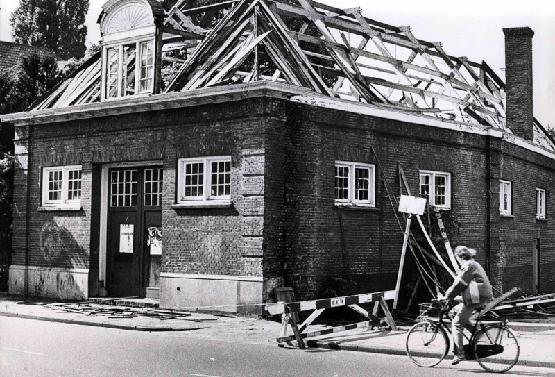 Piet Heinstraat 3 Zicht op vm. Koetshuis in afbraak fase 5-9-1978.jpg
