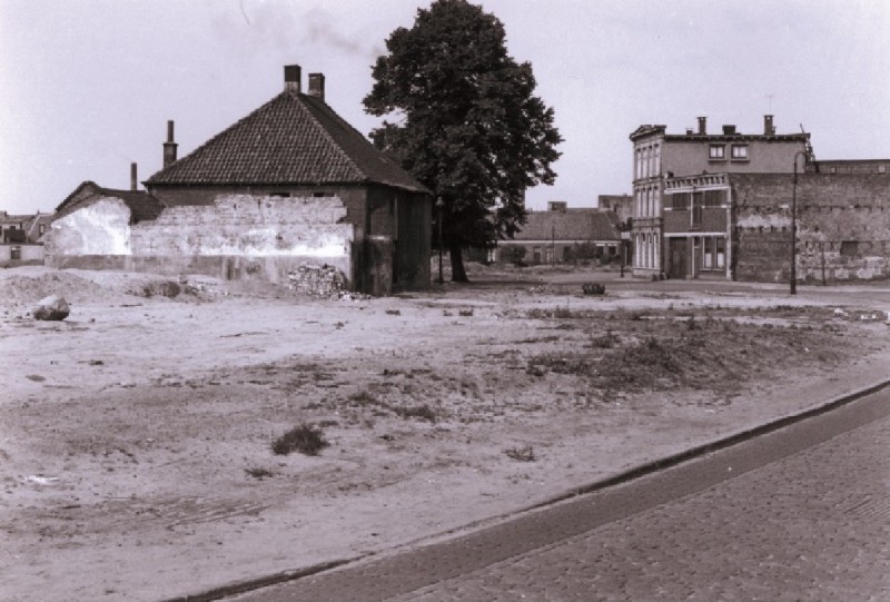 Willemstraat zicht op Diezerstraat 14 volkskoffiehuis de Volksvriend in de Krim 1954.jpg