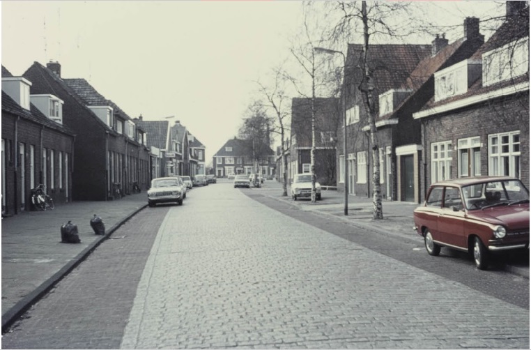begoniastraat Richting  Rozenstraat jaren 70.jpg