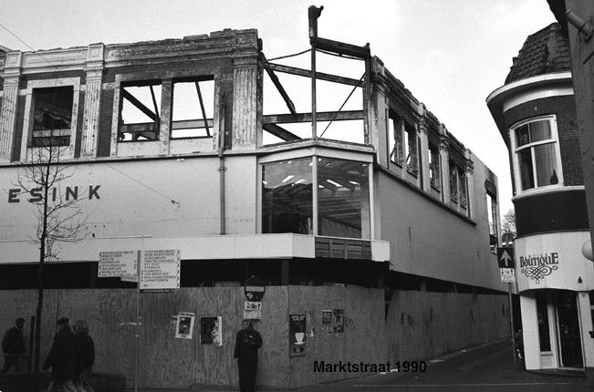 Marktstraat 10 hoek Stadsgravenstraat pand Resink na de brand 1989.jpg