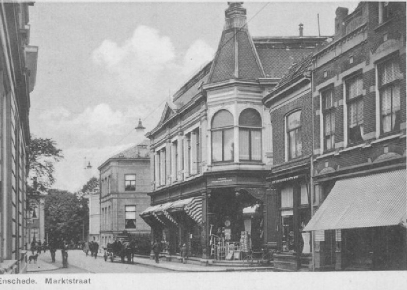 Marktstraat 10 winkel van Gebr Hofstedde.jpg