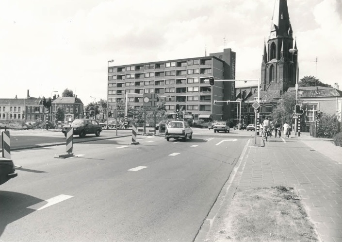 Oldenzaalsestraat 109 City flat. Met zicht op de Molenstraat en de St. Jozefkerk. 1986.jpg