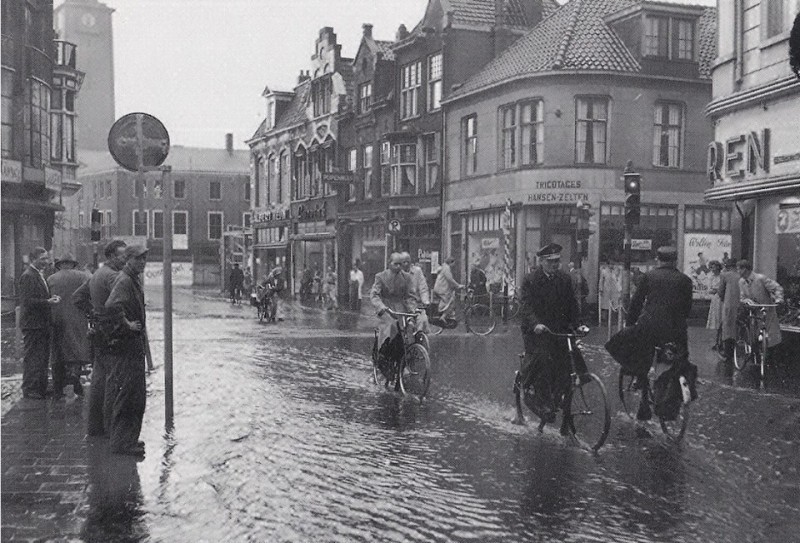 Langestraat 2 Gronausestraat Oldenzaalsestraat Kalanderstraat kruispunt De Klomp wateroverlast. Tricotages Hansen  Zelten.jpg