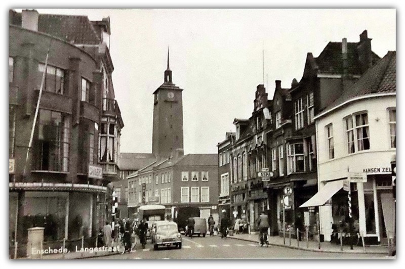 Langestraat 2 hoek Oldenzaalsestraat kruispunt De Klomp rechts winkel Hansen Zelten.jpg