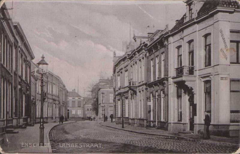 Langestraat 24 e.v. hoek Hofstraat Rechts Fotografisch atelier Goudsmit.jpg