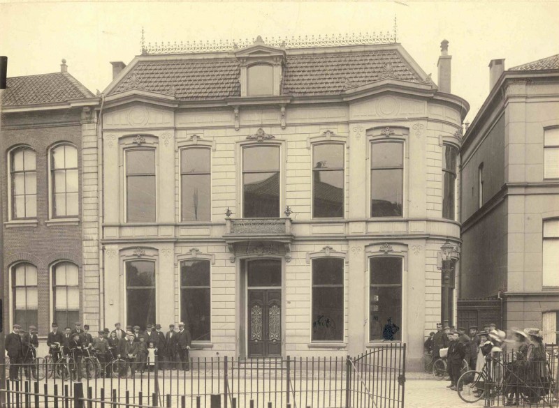 Haaksbergerstraat 2 Pand Helmich v. Heek & Zn., later afgebroken t.b.v. aanleg Brammelerstraat - ontsluiting Stadsmaten 1907.jpg