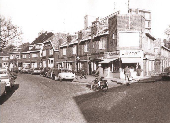 Prinsestraat 23 hoek Emmastraat kapsalon Gera nov. 1971.jpg