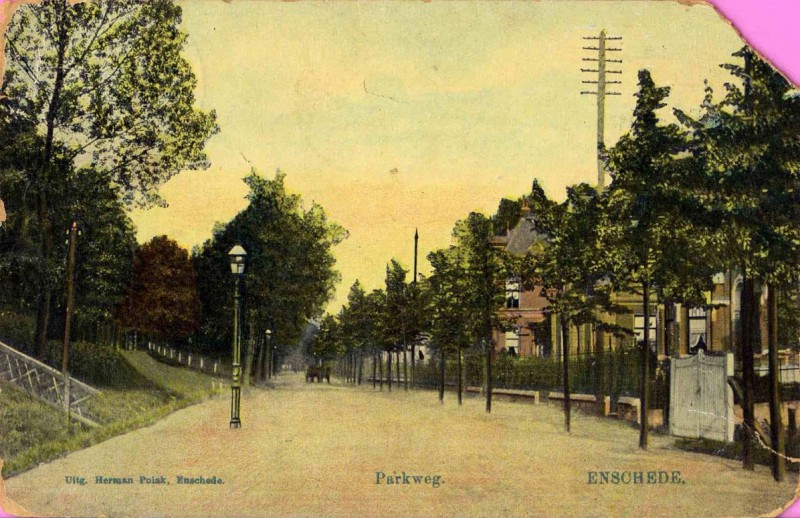 Parkweg 22-32 Ter hoogte van oprit Stationsweg 1900.jpg