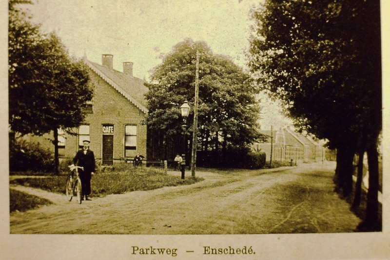 Parkweg 48 cafe J.W.  Nijhuis.JPG