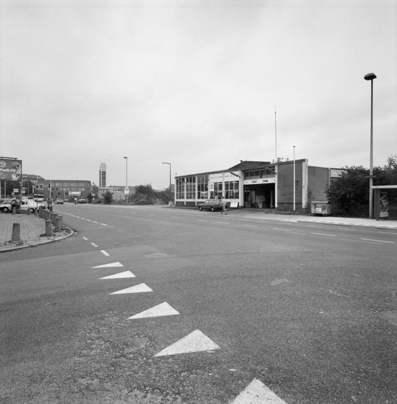 Hengelosestraat 93-99 Fina tankstation Vroeger cafe De Tunnel. Vanuit de hoek Boddenkampstraat.jpg