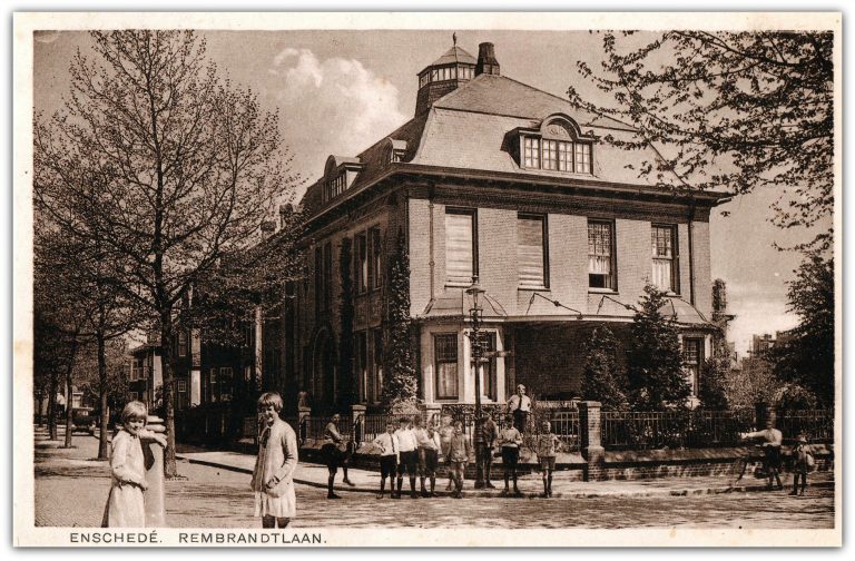 Rembrandtlaan 43 hoek Kortenaerstraat vroeger Vondelstraat 1930.jpg