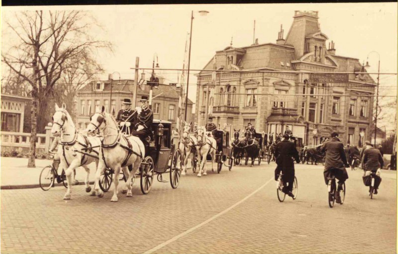 Hengelosestraat 32 Links villa Hennie van heek later Herv. Rusthuis Licht en Vrede. rechts villa Ledeboer later Kleiboer.jpg