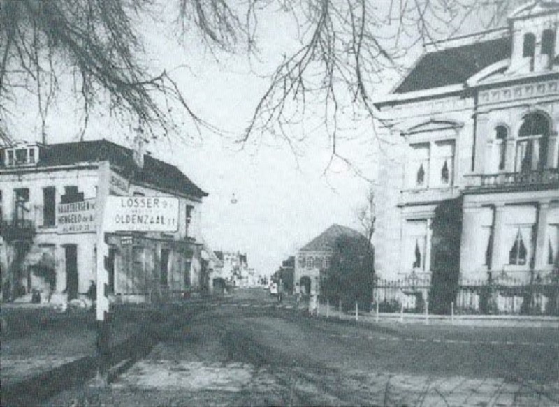 Hengelosestraat 32 links vroeger huis H.A. van Heek later Bejaardentehuis Licht en Vrede rechts villa Kleiboer.jpg