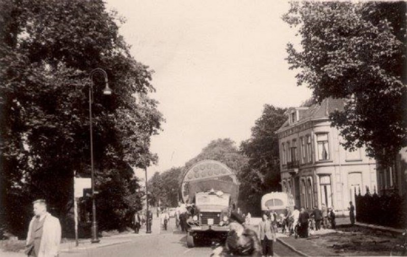 Hengelosestraat 32 hoek Deurningerstraat villa van Heek, zwaar transport ketel naar Textielfabriek Holland.jpg