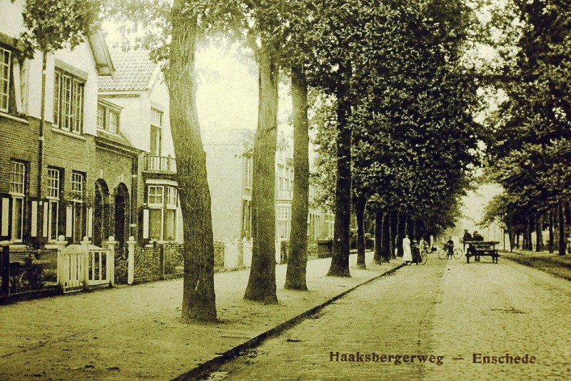 Haaksbergerstraat 208-224 vroeger Haaksbergerweg  links Amsterdanse huisjes 1910.JPG