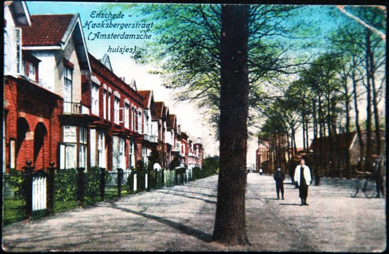 Haaksbergerstraat 208-224 Amsterdamsche huisjes. rechts nr. 75.jpg