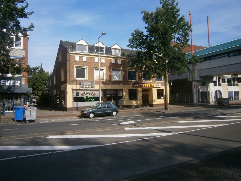 Haaksbergerstraat 98 eethuis Zeytin linkerpand vroeger schoenenwinkel Drenth.JPG