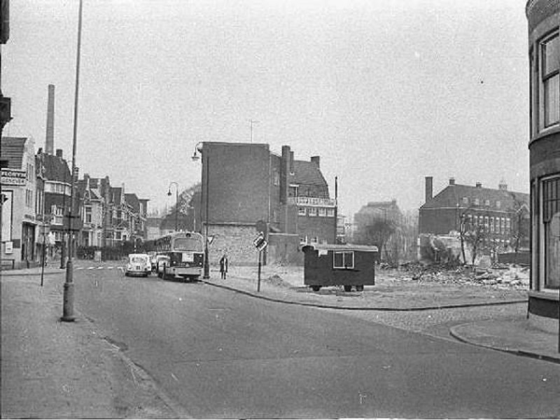 Haaksbergerstraat 63 hoek Koningstraat TET bus.jpg