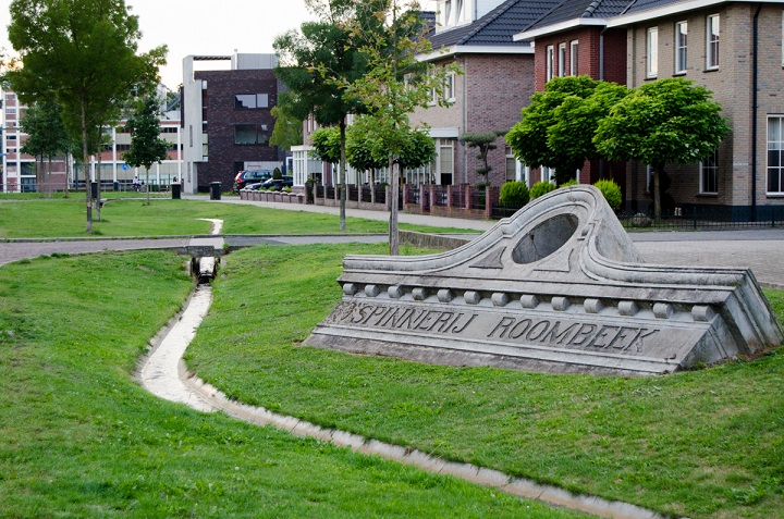 Bosuilstraat bovenstuk poort Spinnerij  Roombeek aan de Roombeek.jpg