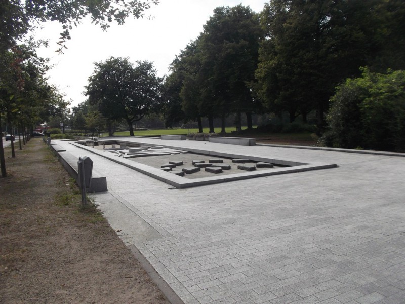 Walhofstraat van Heekpark Roombeek waterkunstwerk.JPG