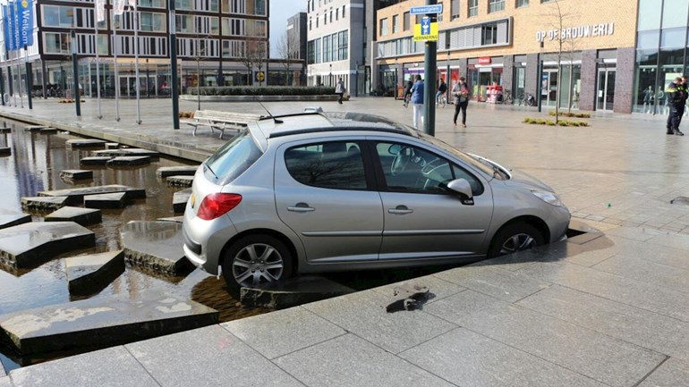 Roomweg auto in  Roombeek.jpg