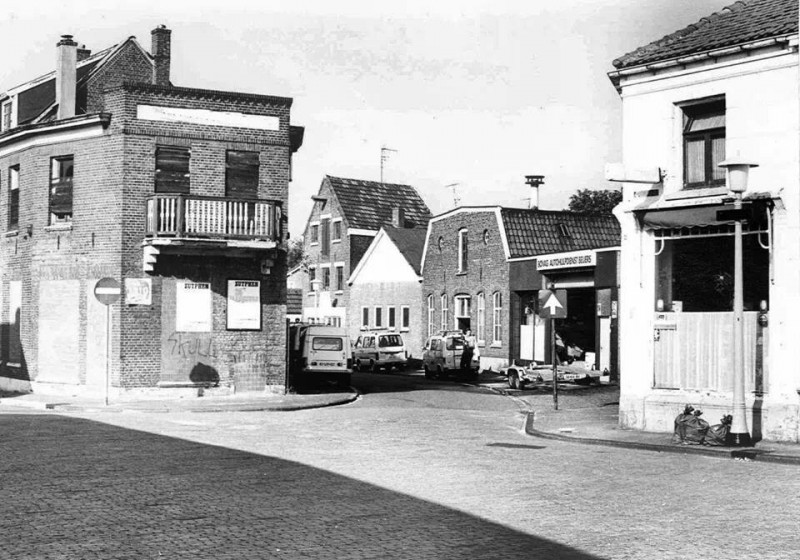 Pluimstraat 1 De Viersprong rechts hoek Lageweg en Gronausevoetpad 23-9-1981.jpg