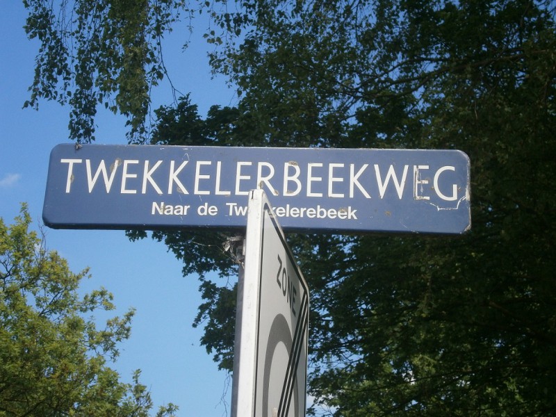 Twekkelerbeekweg straatnaambord.JPG