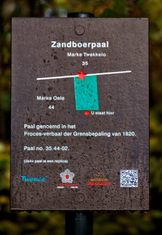 Strootbeekweg Fabelenweg Zandboerpaal markepaal Twekkelo en Oele. Monumentenbord nr. 78.jpg