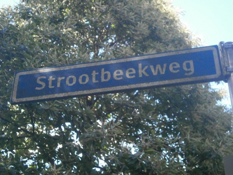 Strootbeekweg straatnaambord.JPG