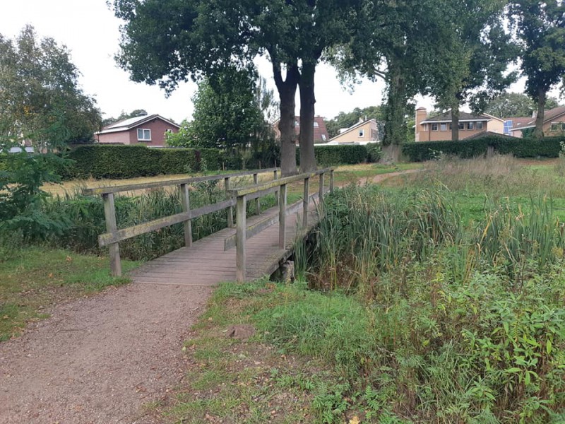 Zweringbeek met brug in Zweringbeekpark..jpg