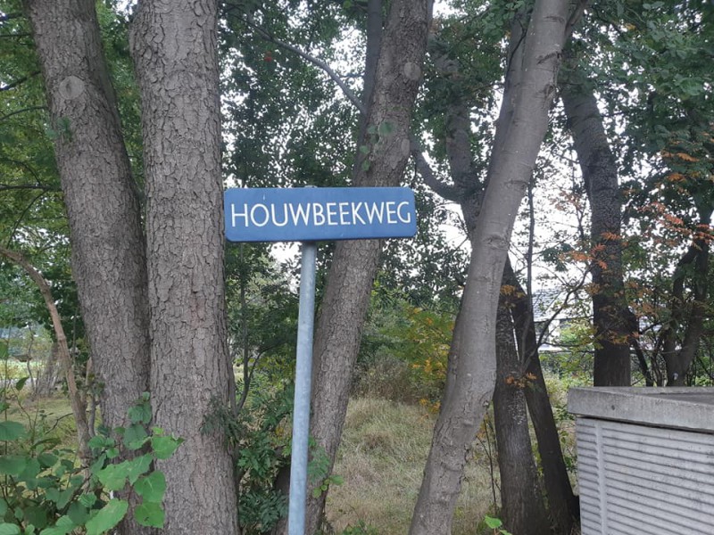Houwbeekweg straatnaambord.jpg