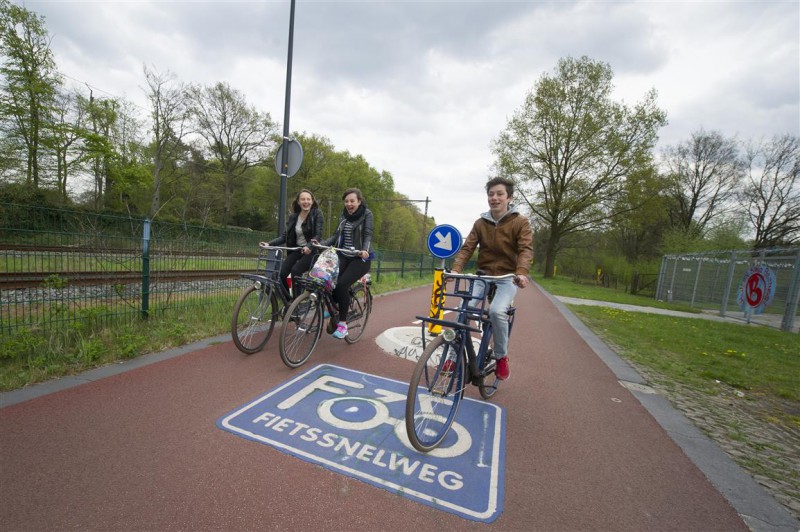 Elsbeekweg nu Fietssnelweg F35 Enschede wil elektrische racefiets wel toelaten op F35.jpg