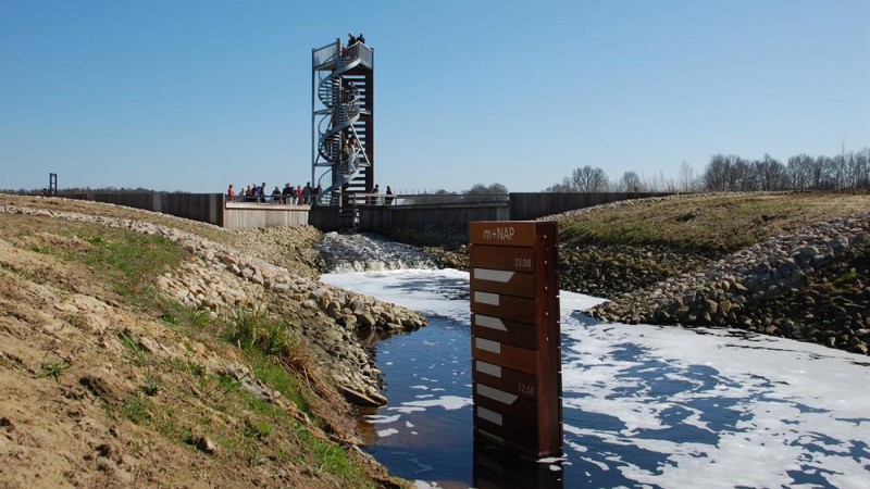 kristalbad met uitkijktoren.jpg