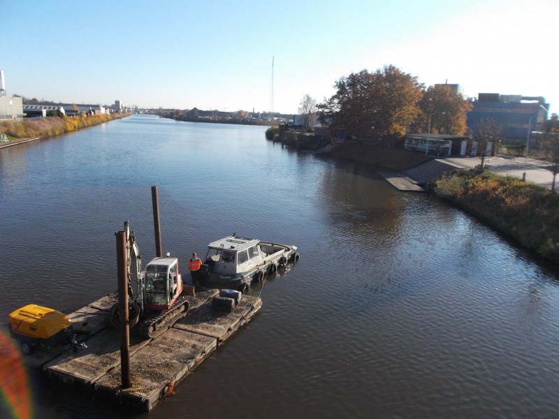 Lonnekerbrug geizicht op Haven . Twentekanaal.JPG