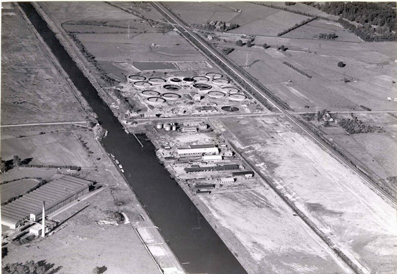 Lonnekerbrug Twentekanaal met kapotte Lonnekerbrug.jpg