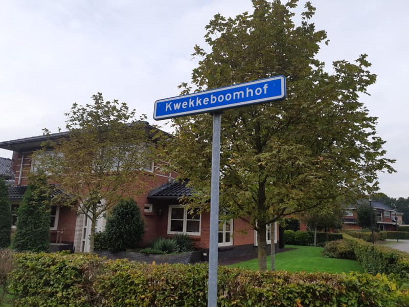 Kwekkeboomhof straatnaambord.jpg