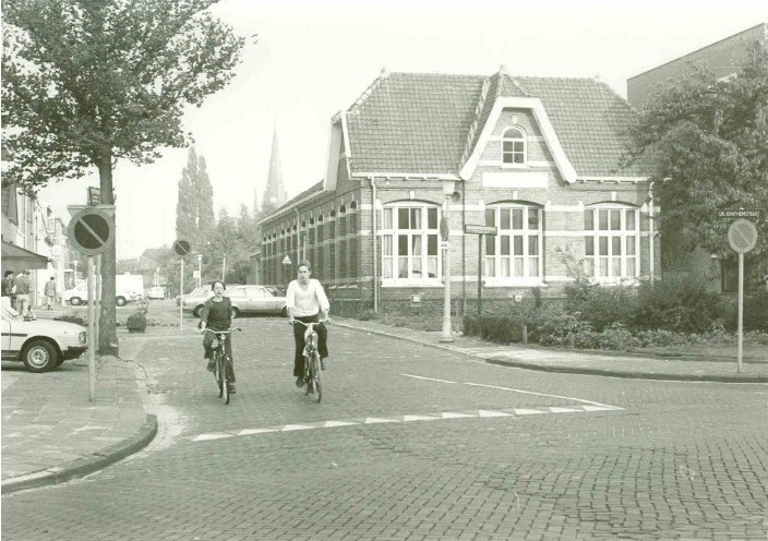 Dr. Benthemstraat 2 hoek Deurningerstraat vroeger  Landbouw-en Huishoudschoo.jpg