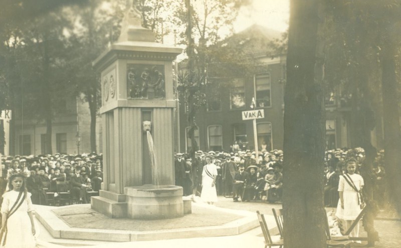 Markt 10 onthulling brandmonument 50 jaar geleden stadsbrand 7-5-1912.jpg