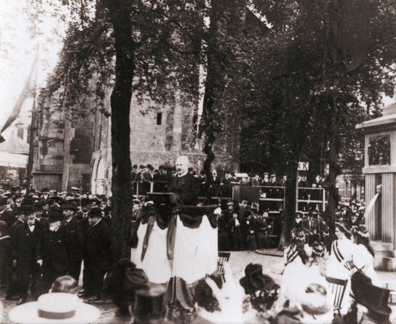 Markt 32 Toespraak Edo Bergsma bij onthulling Brandmonument 7-5-1912.jpg