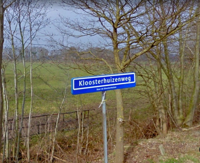 Kloosterhuizenweg straatnaambord.jpg