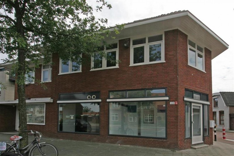 Haaksbergerstraat 299-301 vroeger 257a hoek Burgemeester Jacobsstraat Bouwstop op woonstudio's.jpg