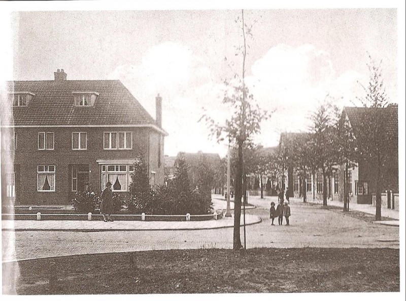 Dr. Schaepmanlaan 6 Zicht vanaf de Cort van der Lindenlaan richting Loudonlaan 1926.jpg