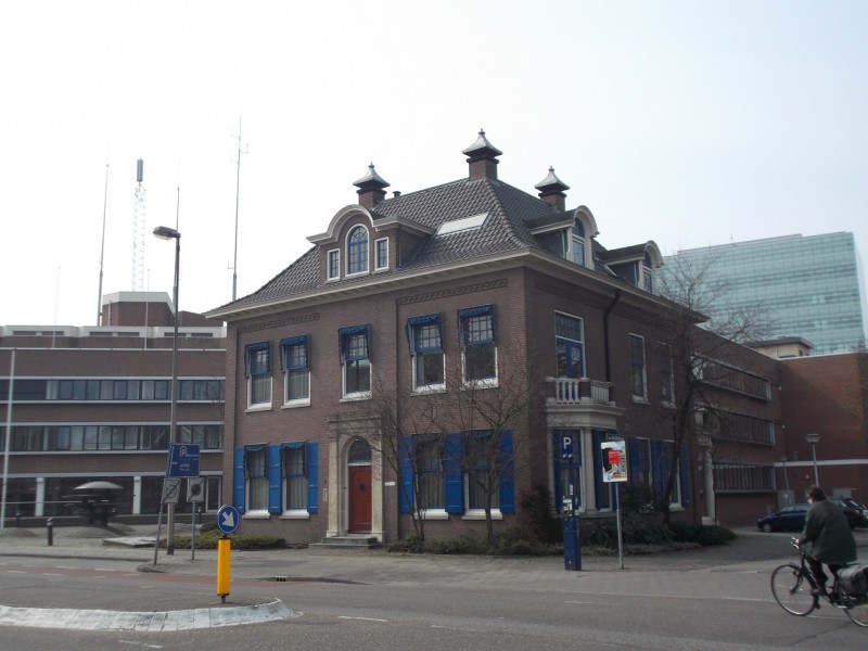 Nijverheidstraat 2 vroeger woning van M.L. van Gelderen directeur Stoomweverij Nijverheid.JPG